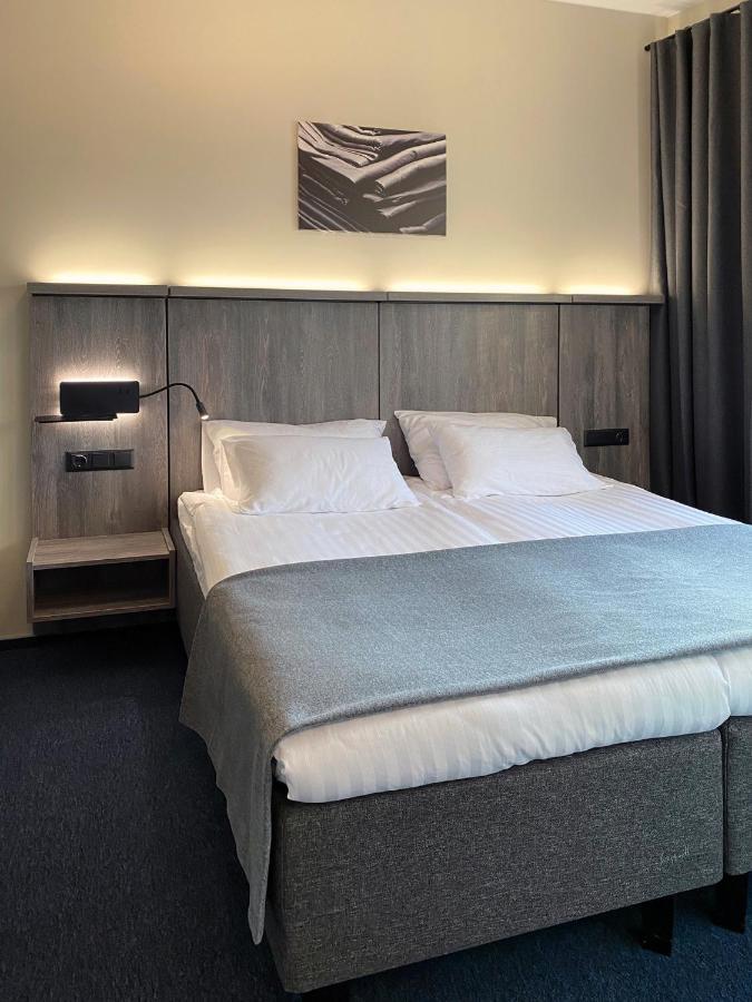 Brut Wine Hotel Zarasai Extérieur photo