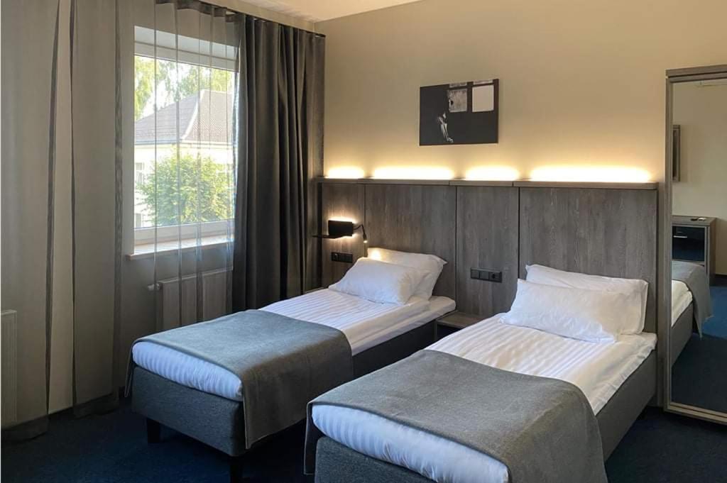 Brut Wine Hotel Zarasai Extérieur photo